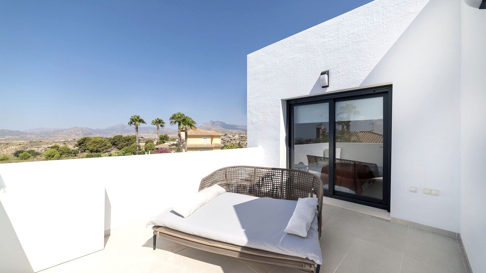Roof terrace with outdoor daybed and mountain views of a 3-bedroom villa in Busot, zona Bonalba Golf - The Estates