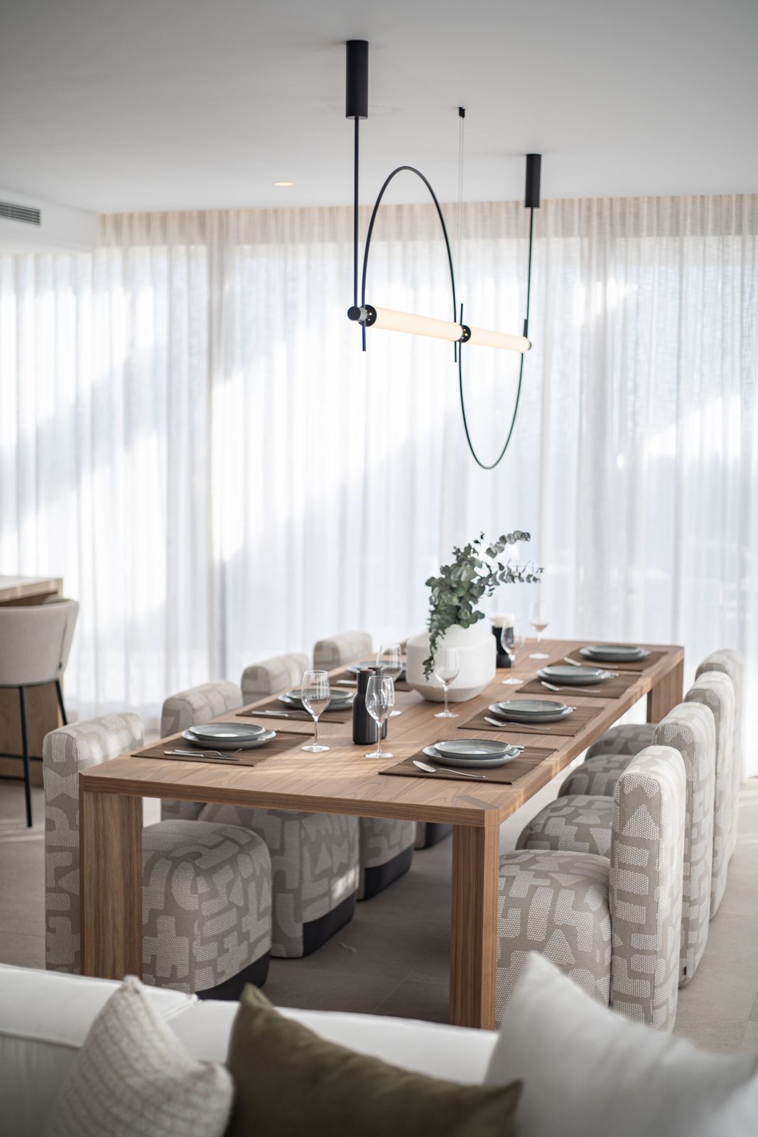 Elegant dining room with a set table and pendant lighting in a 4-bedroom penthouse in Málaga