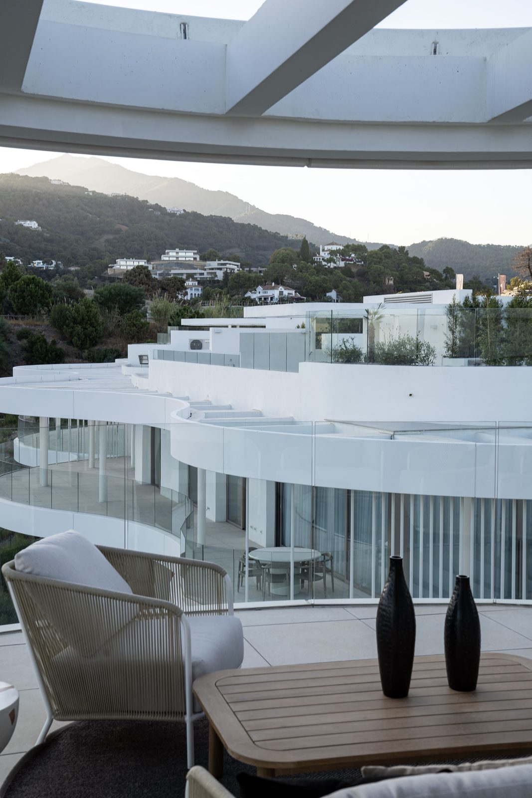 Terrace seating overlooking white villas and wooded hills of a 4-bedroom penthouse in Málaga — The