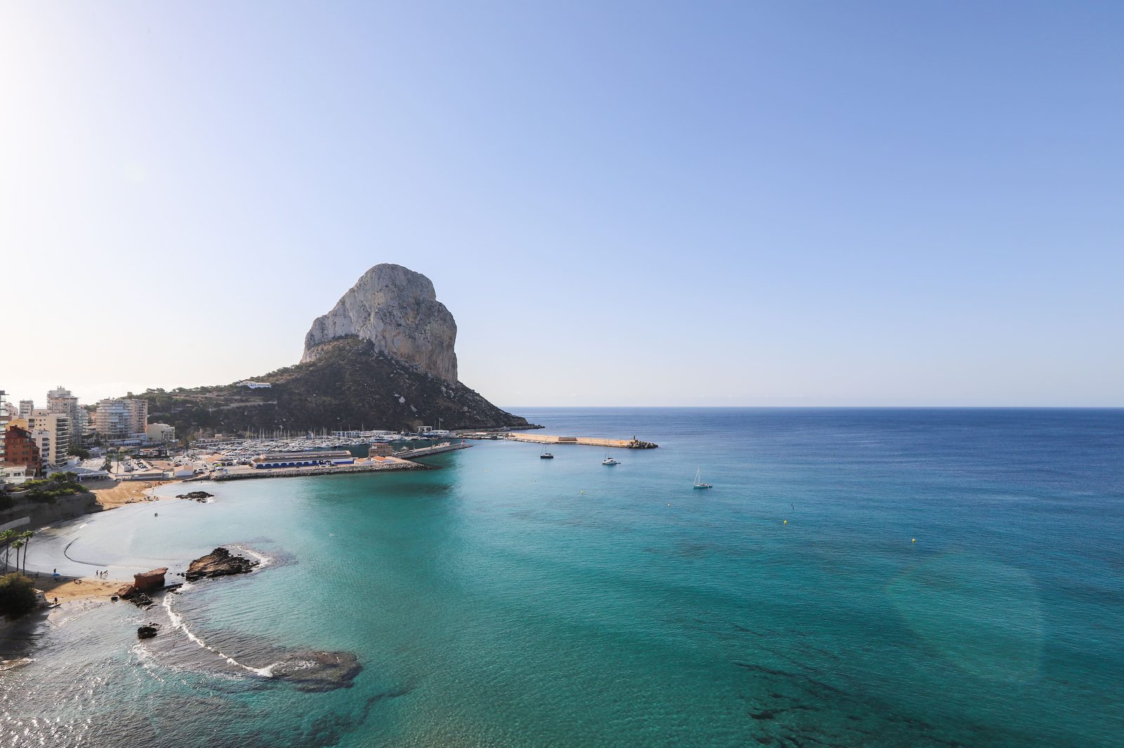 Panoramic sea and marina views of a 4-bedroom apartment in Calpe - The Estates