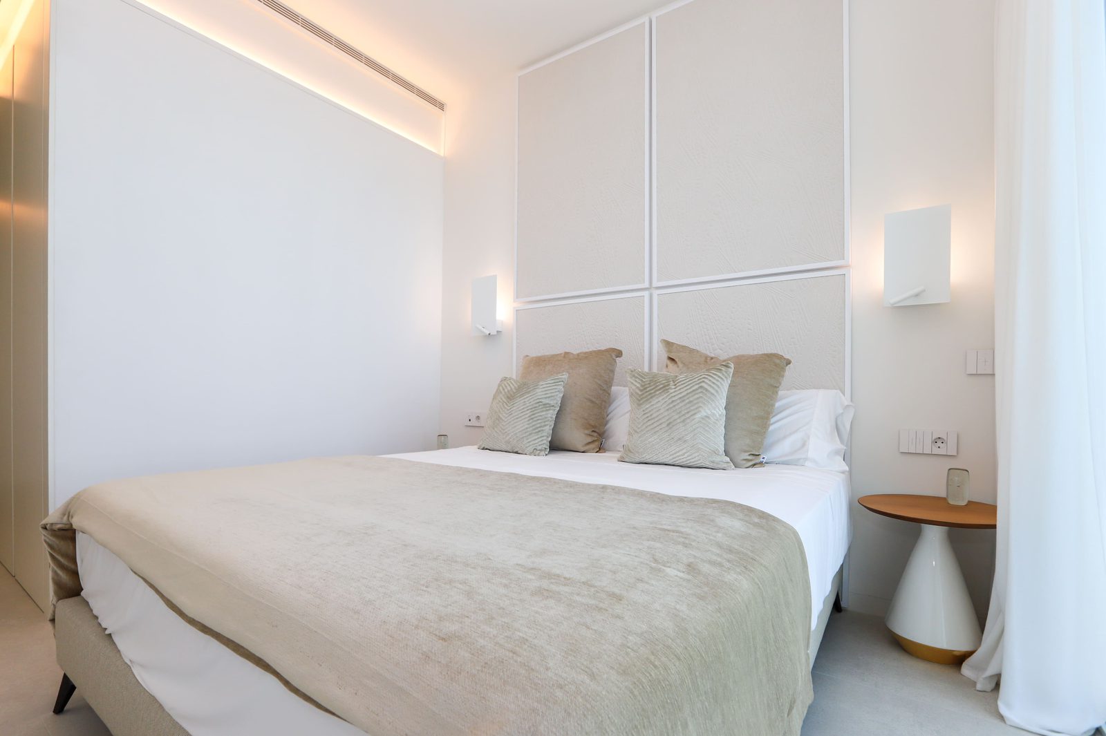 A bright bedroom with stylish decor in a 4-bedroom apartment in Calpe - The Estates