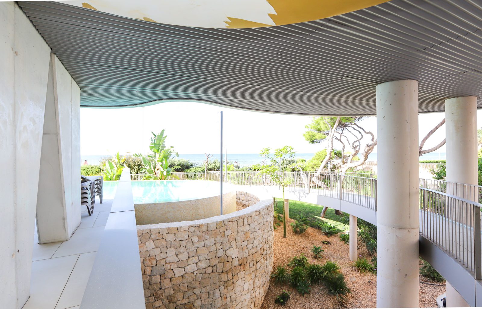 Terrace with sea views and garden from a 4-bedroom apartment in Calpe - The Estates