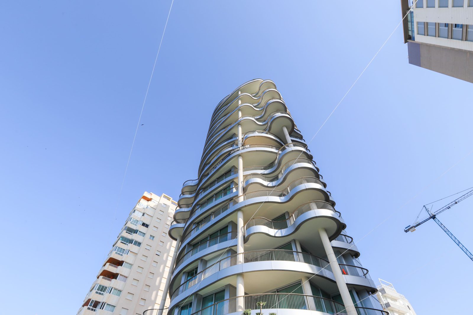 Modern architecture of a 4-bedroom apartment in Calpe with sea and city views - The Estates