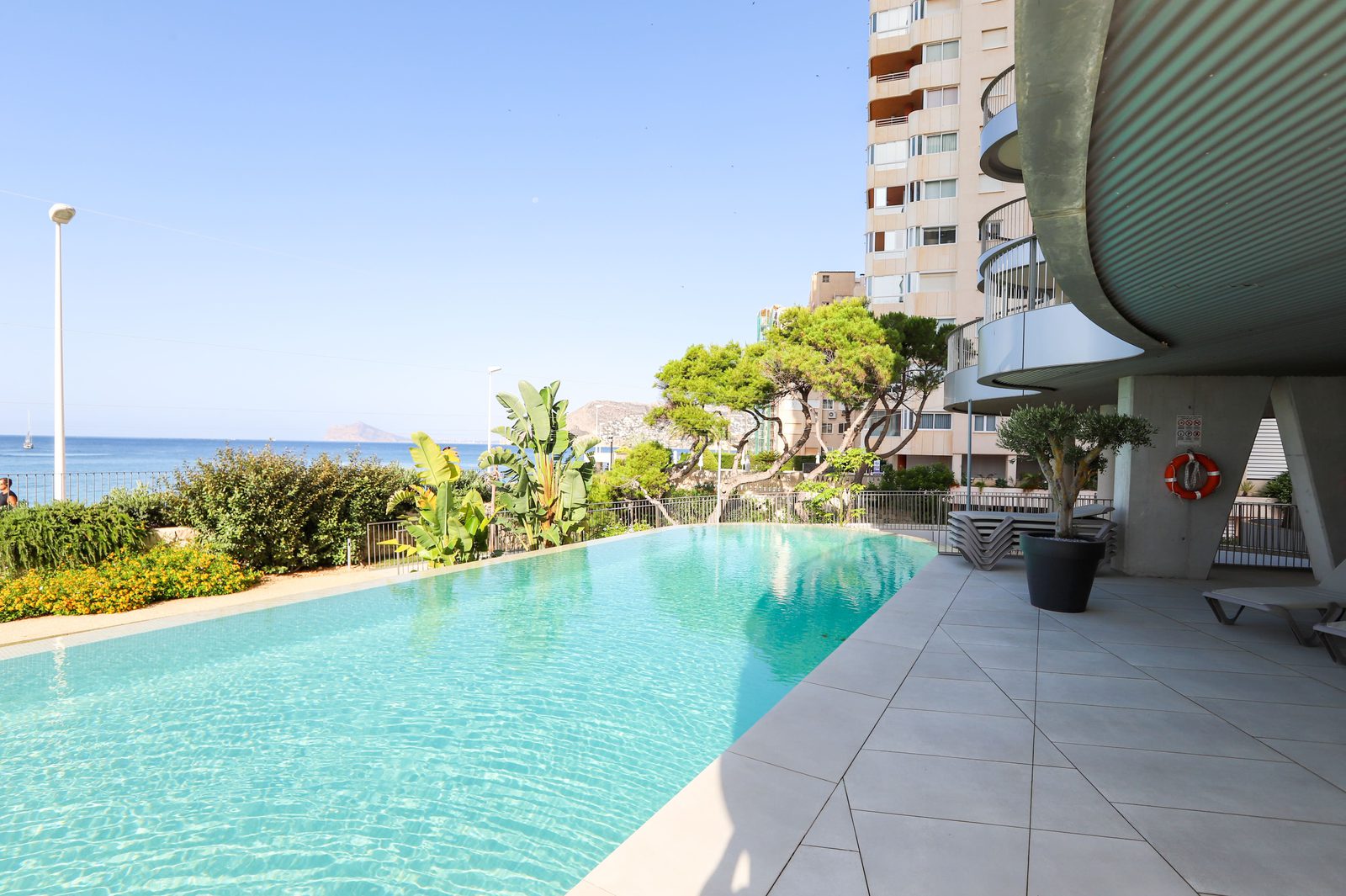 A swimming pool and sea view from a 4-bedroom apartment in Calpe - The Estates