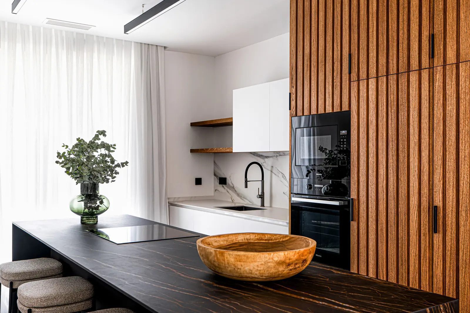 Stylish kitchen with wood paneling and marble countertops in a 4-bedroom villa in La Nucia - The Estates