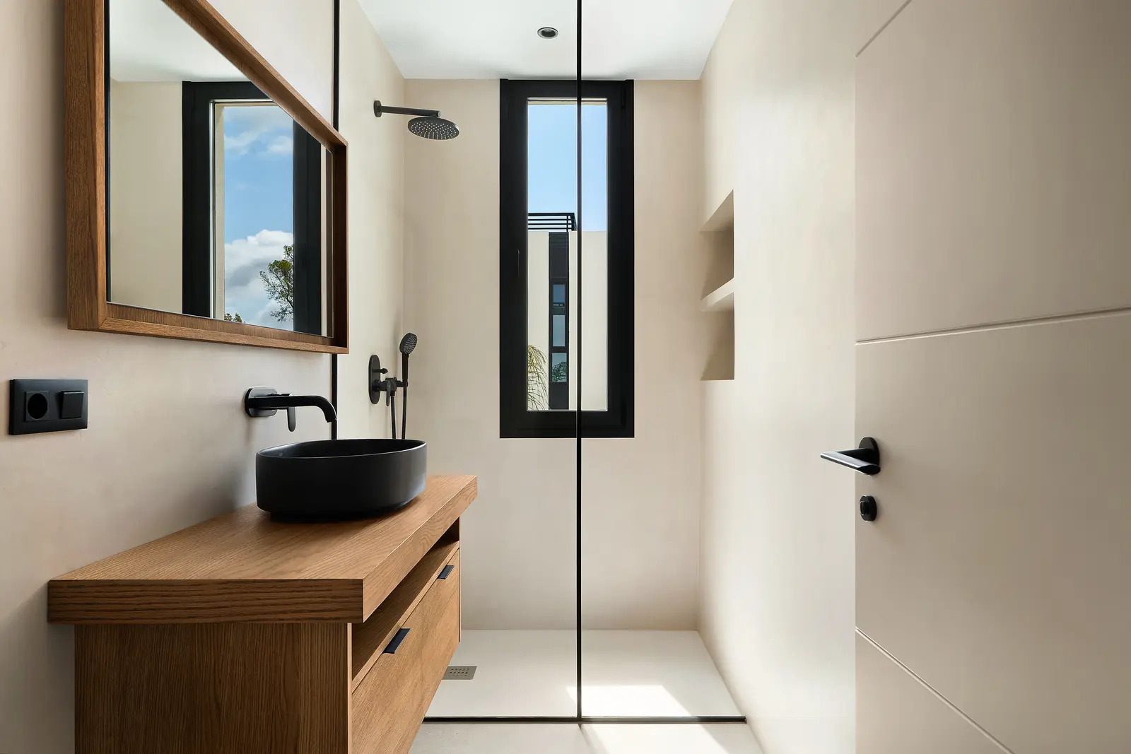 Modern bathroom design in a 4-bedroom villa in La Nucia - The Estates