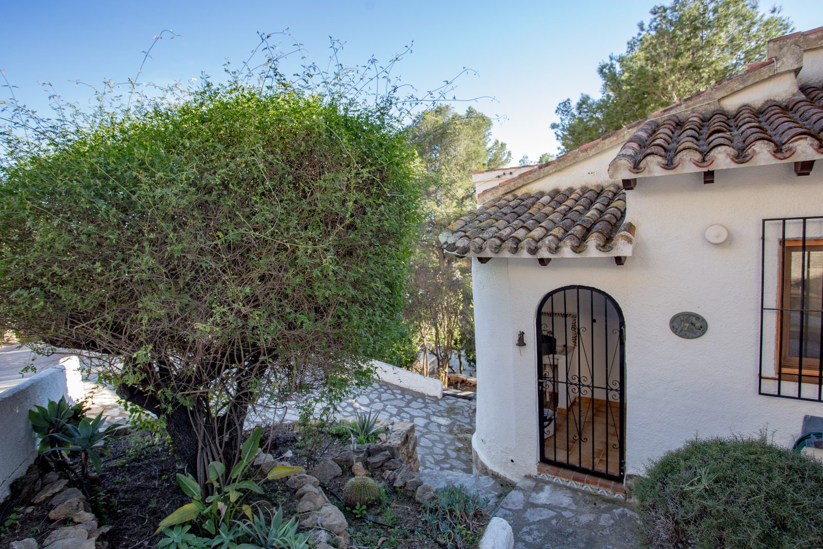 Exterior view of a charming 2-bedroom villa in Javea / Xabia - The Estates