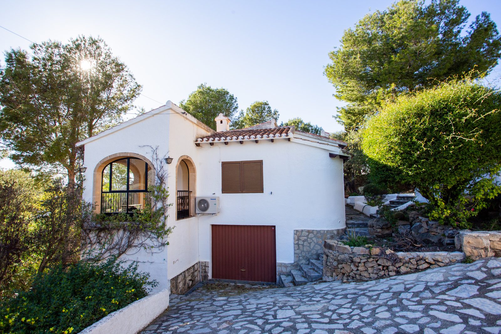 Charming Villa in Javea with Customization Potential