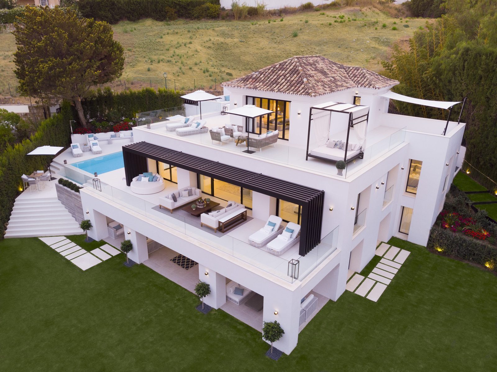 Aerial view of a modern villa with terraces, pool and landscaped gardens, a 5-bedroom villa in Málaga - The Estates