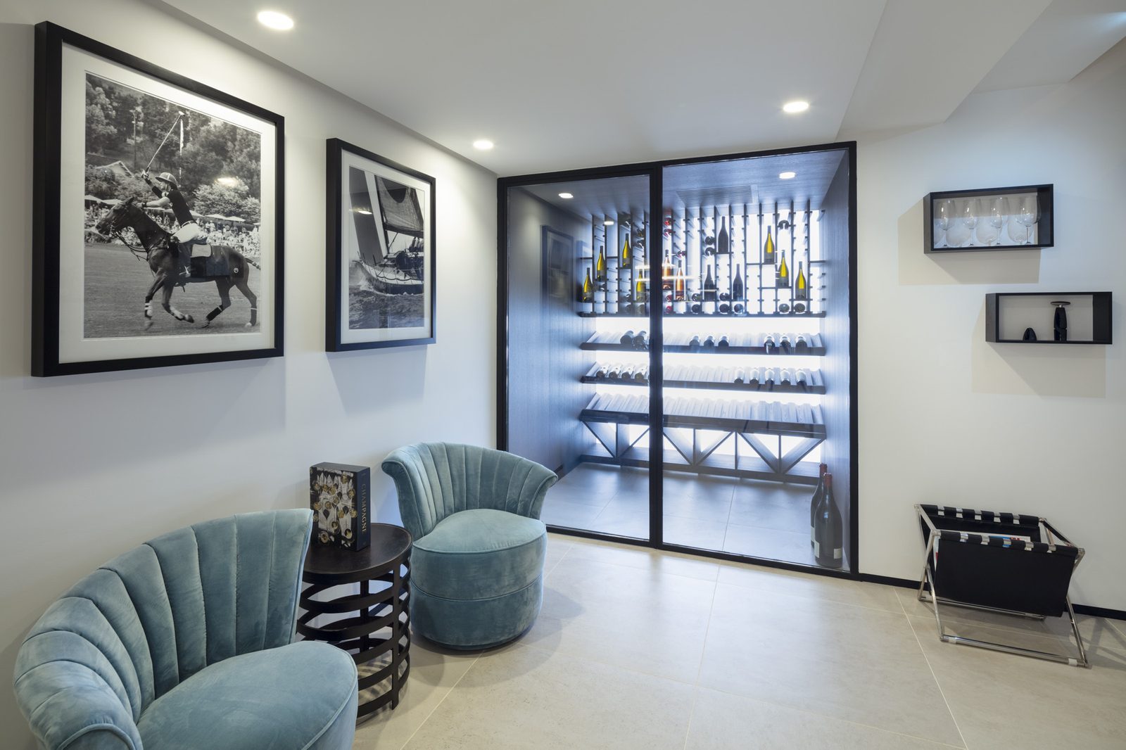 Wine cellar and lounge with blue armchairs in a 5-bedroom villa in Málaga - The Estates