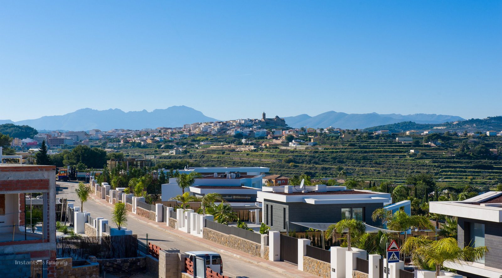 Panoramic view of modern villas, countryside and mountains from a 4-bedroom villa in Jávea - The Estates