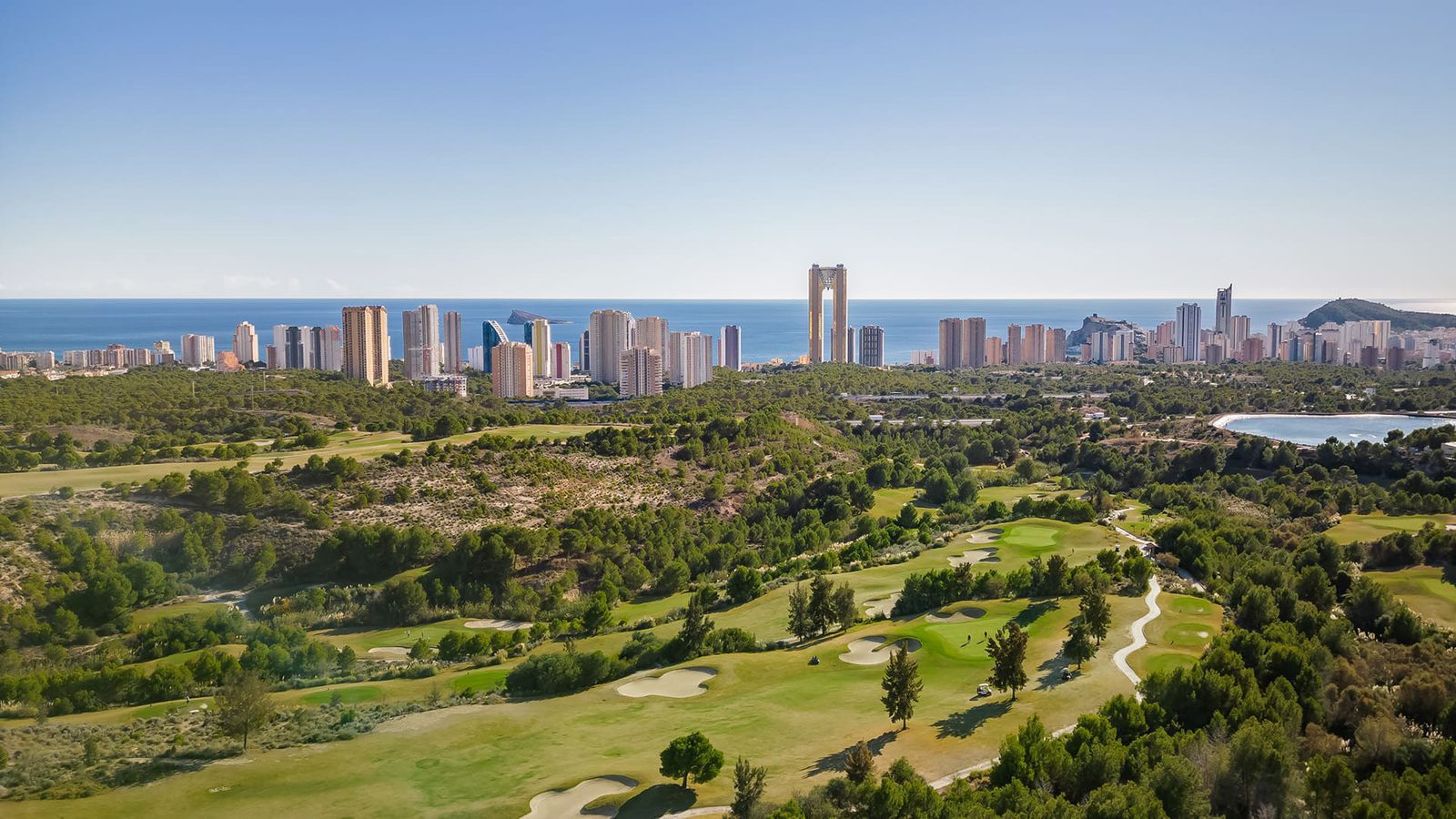 Panoramic sea and city views from a 3-bedroom apartment in Benidorm - The Estates