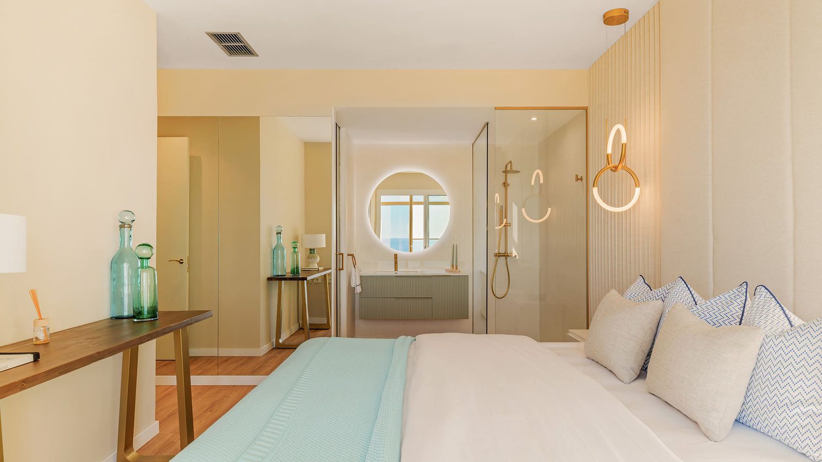 Stylish bathroom in a 3-bedroom apartment with sea and mountain views in Benidorm - The Estates