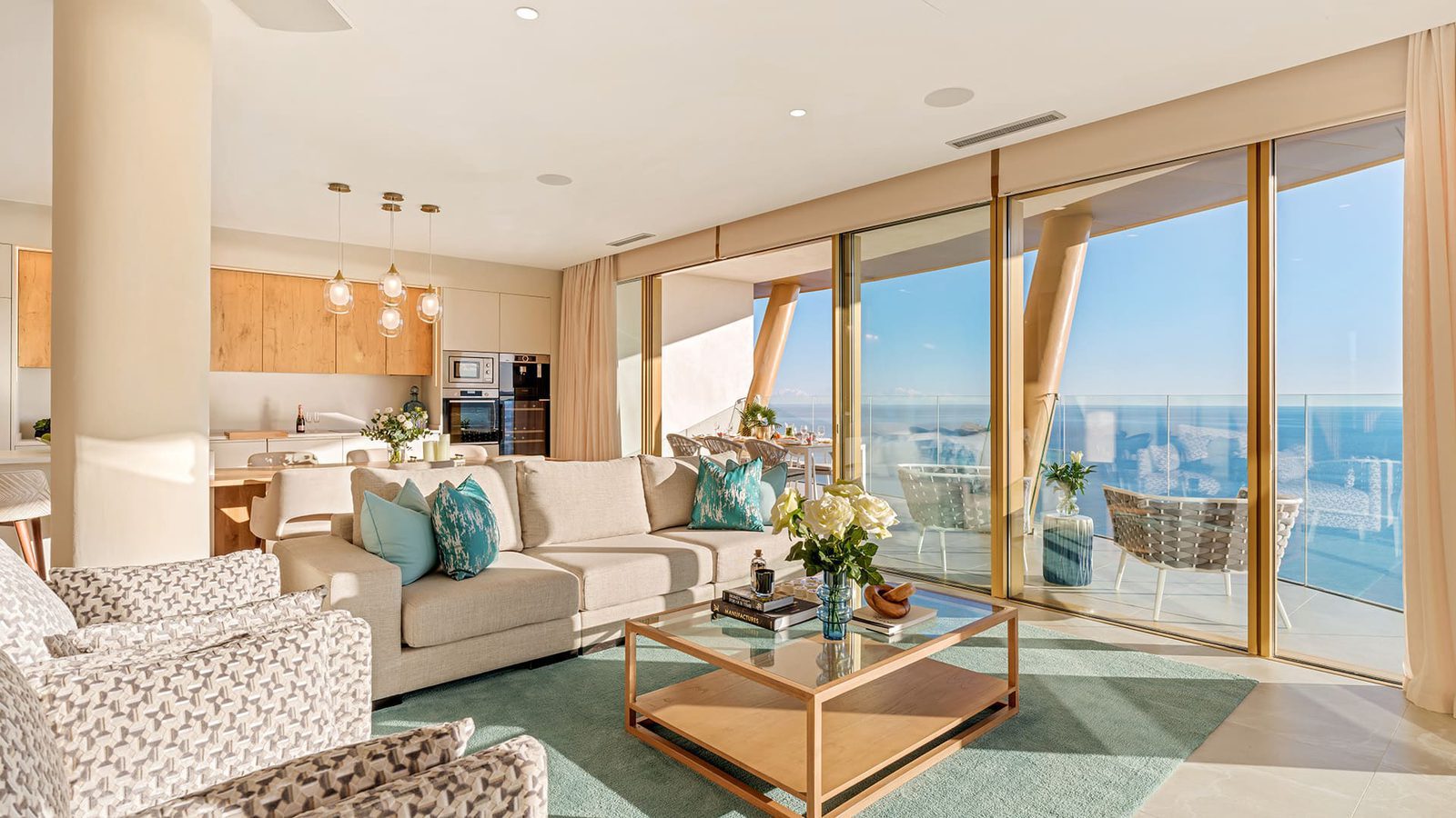 Stylish living room with panoramic sea views in a 3-bedroom apartment in Benidorm - The Estates