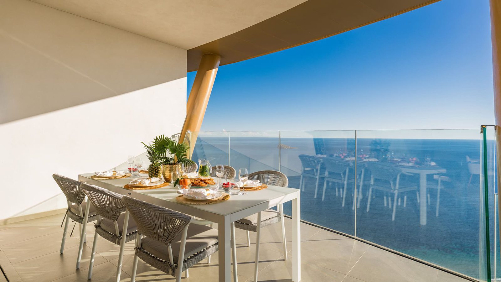 Stunning sea and mountain views from the terrace of a 3-bedroom apartment in Benidorm - The Estates