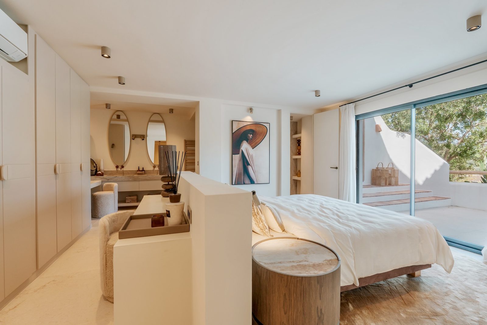 A modern bedroom with ensuite bathroom in a 4-bedroom villa in Javea - The Estates