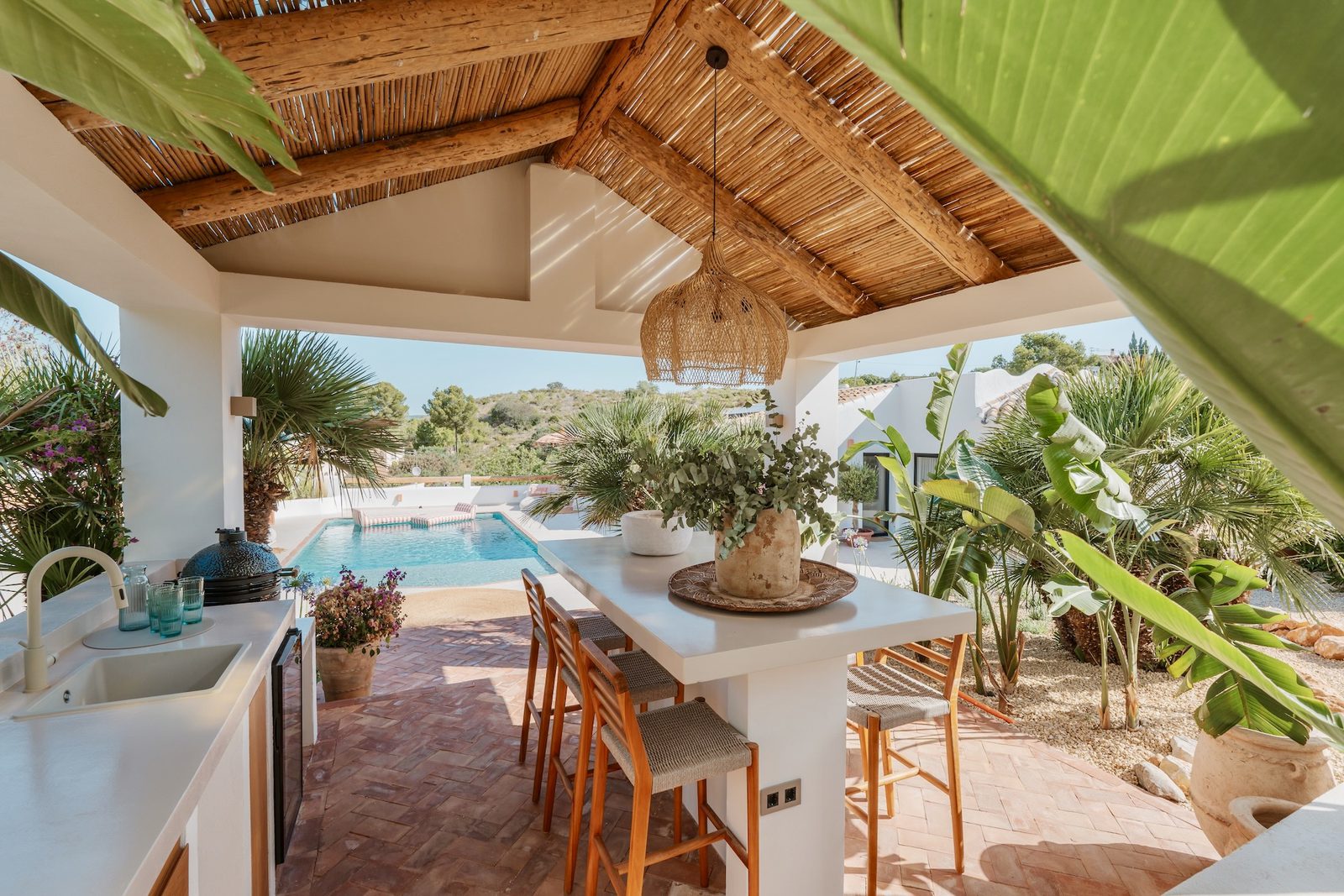 Outdoor dining area with a pool and garden views of a 4-bedroom villa in Javea - The Estates
