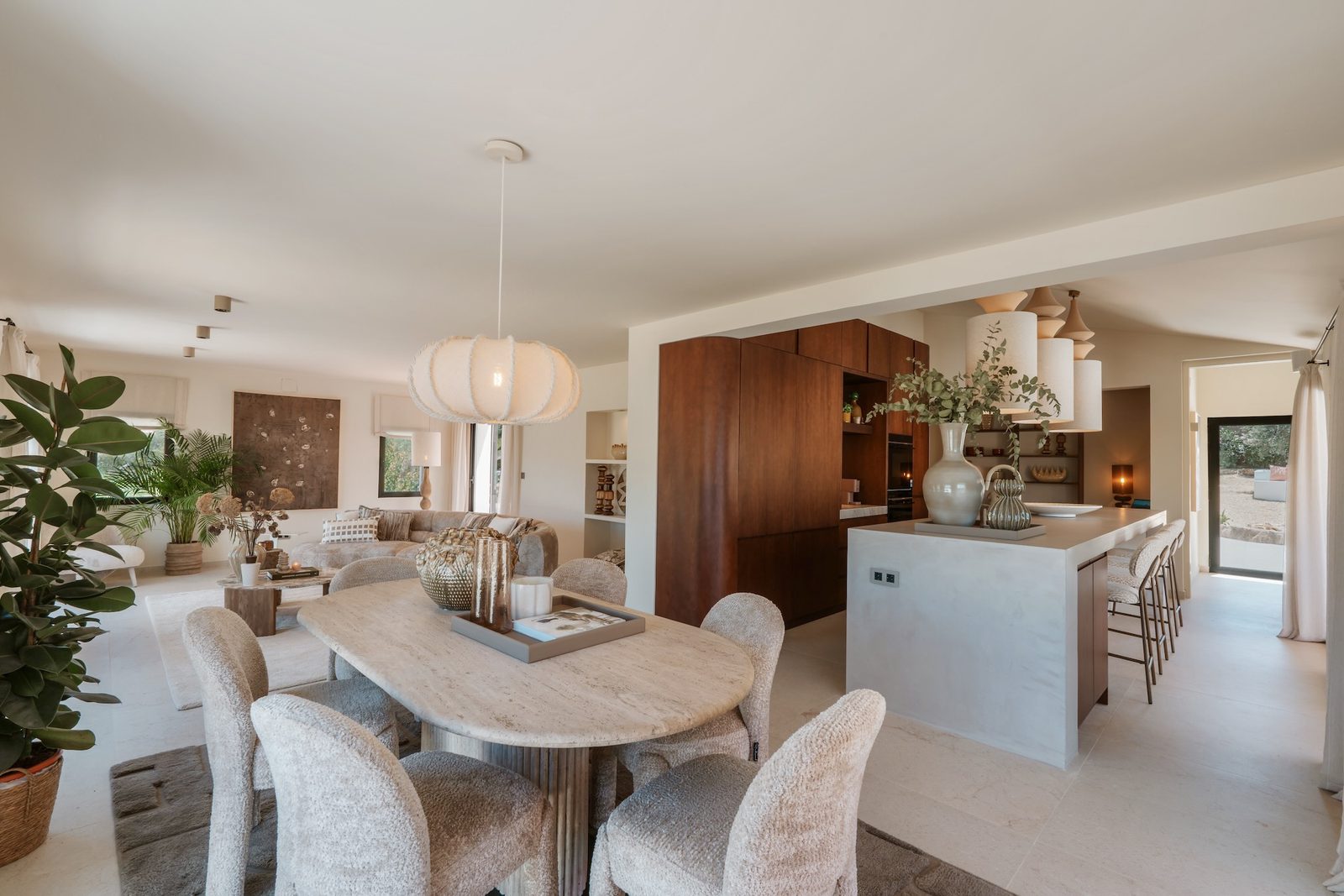 Stylish living and dining area of a 4-bedroom villa in Javea - The Estates