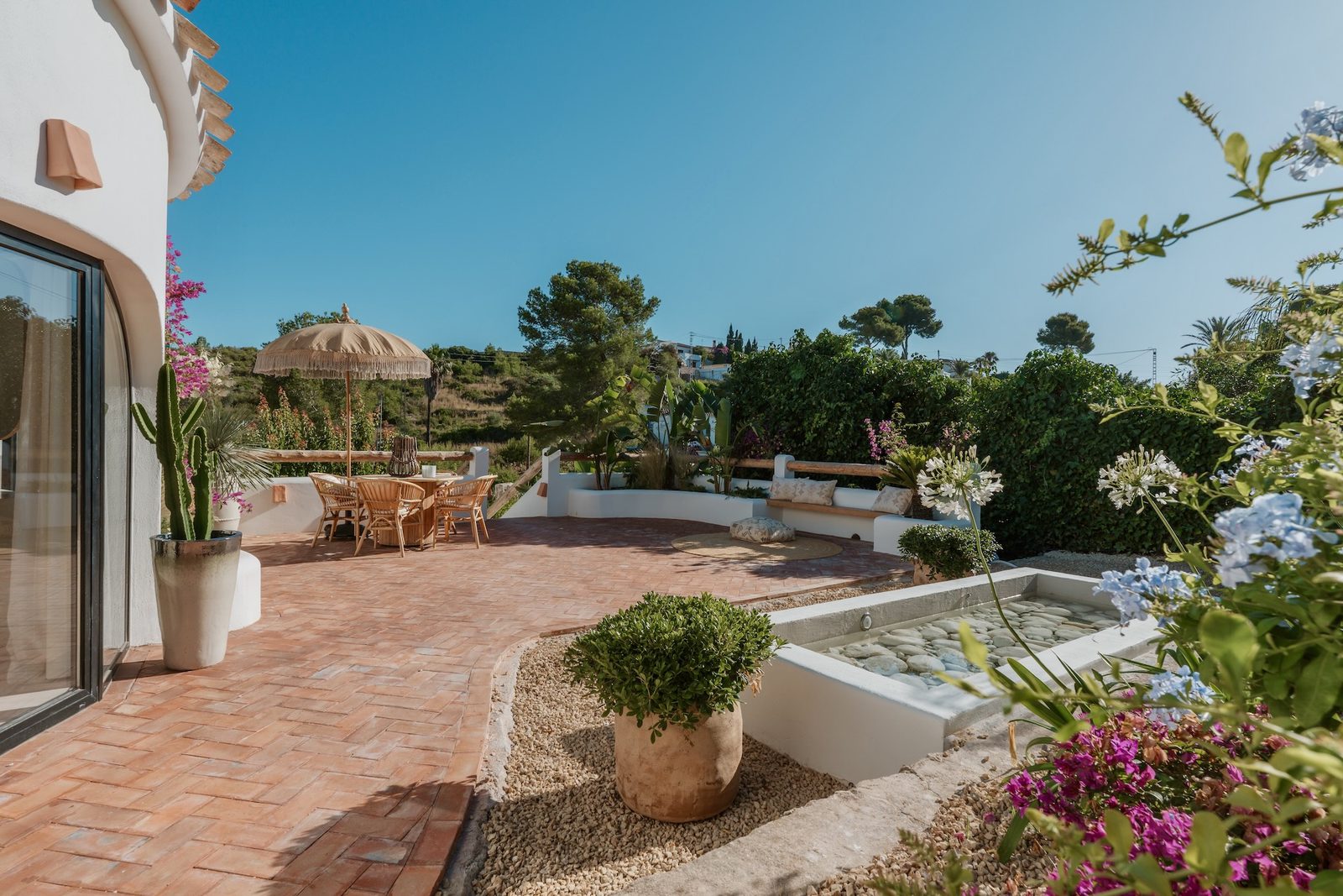 A beautiful garden and terrace area of a 4-bedroom villa in Javea - The Estates