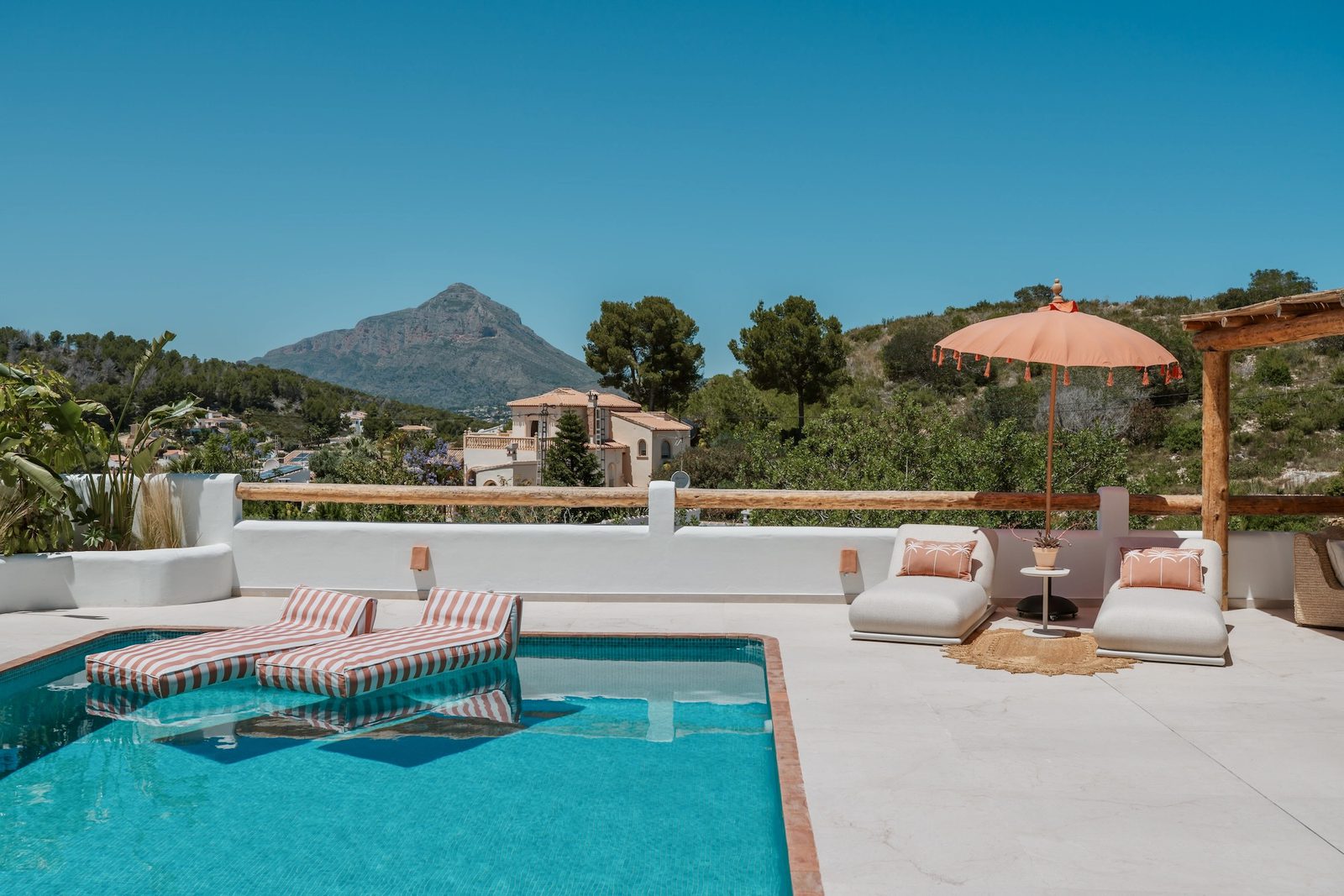 A luxurious pool and terrace with mountain views of a 4-bedroom villa in Javea - The Estates
