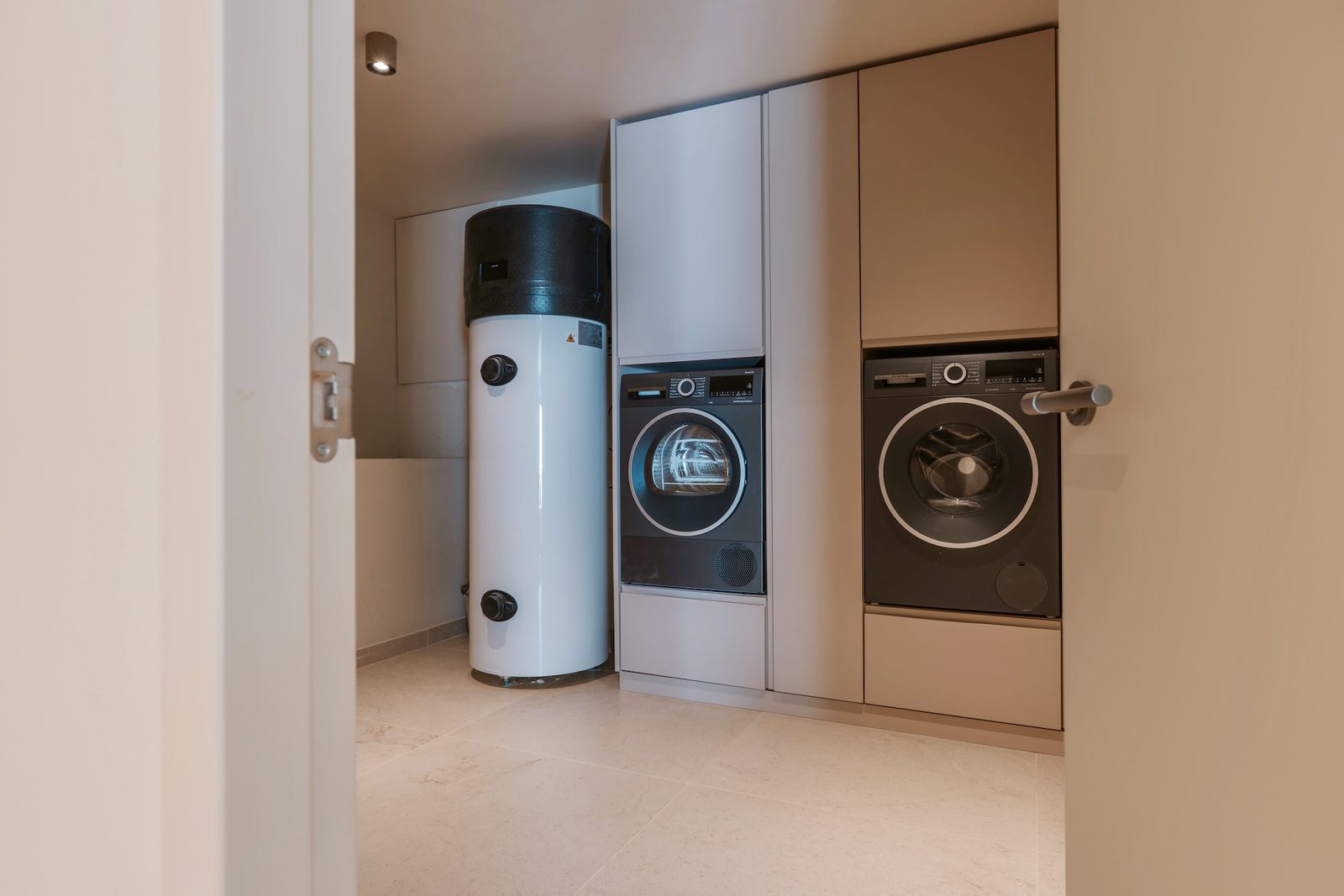Utility room with modern appliances in a 4-bedroom villa in Javea - The Estates