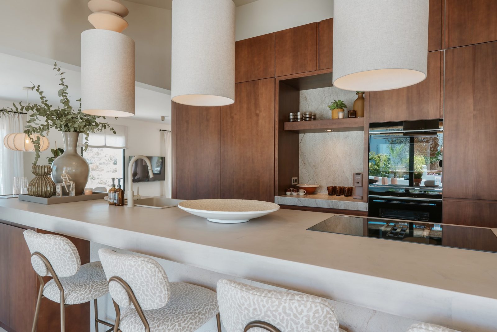 Modern kitchen with a breakfast bar in a 4-bedroom villa in Javea - The Estates