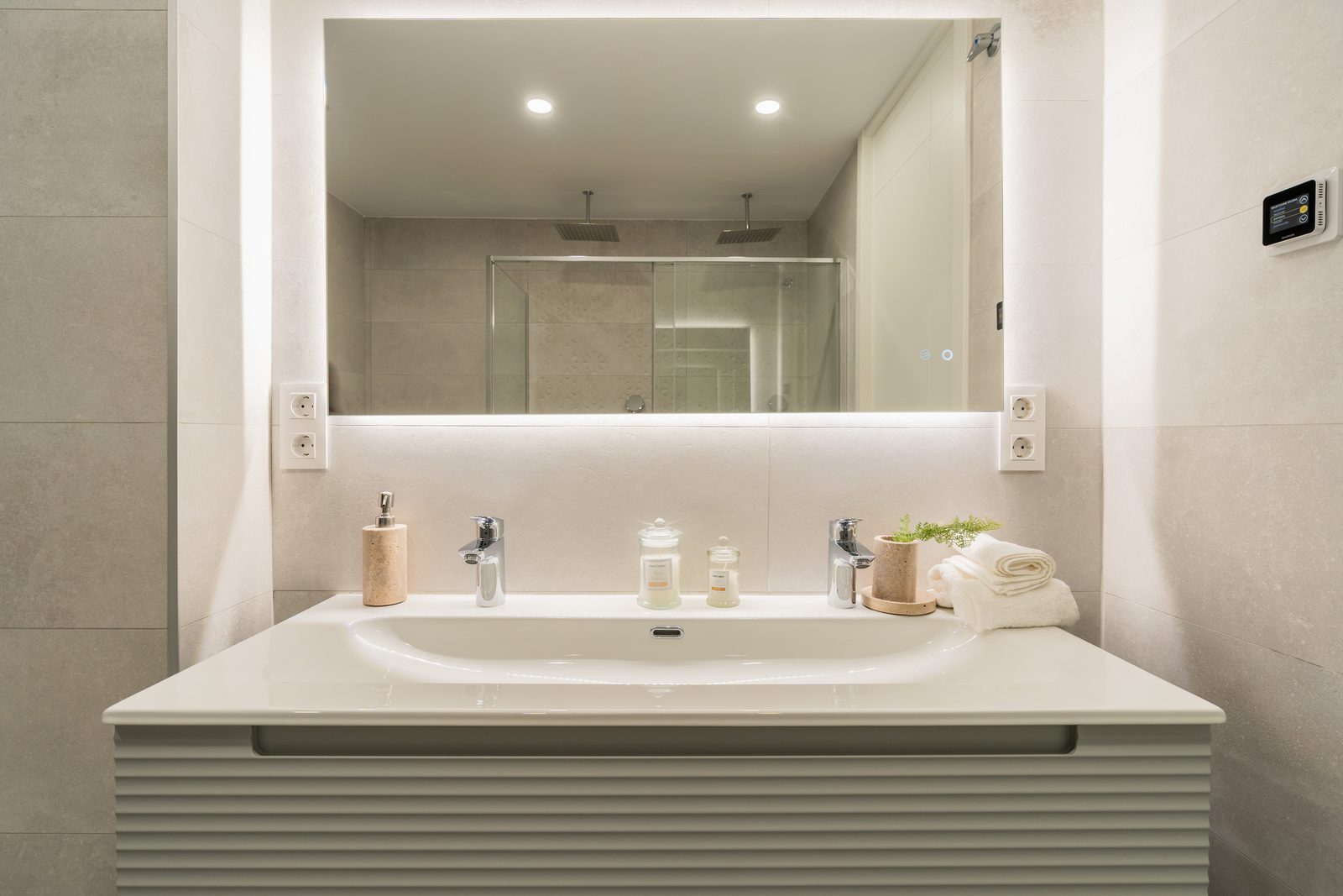 A modern bathroom with a vanity and shower in a 4-bedroom townhouse in La Nucía - The Estates