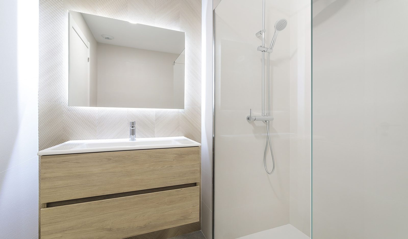 Modern bathroom with a walk-in shower and vanity in a 4-bedroom villa in Finestrat - The Estates