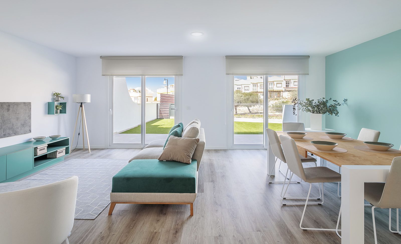 Bright open-plan living and dining room opening onto the garden of a 4-bedroom villa in Finestrat - The Estates