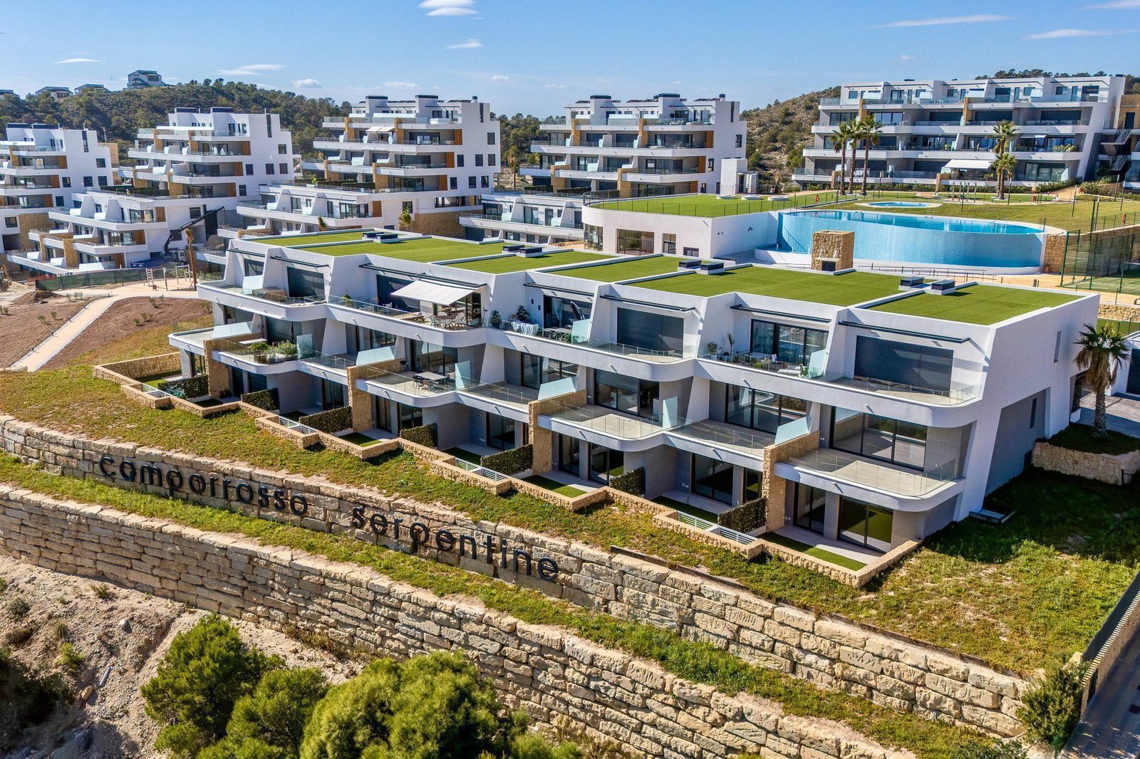Panoramic sea and garden views of a 2-bedroom apartment complex in Finestrat - The Estates
