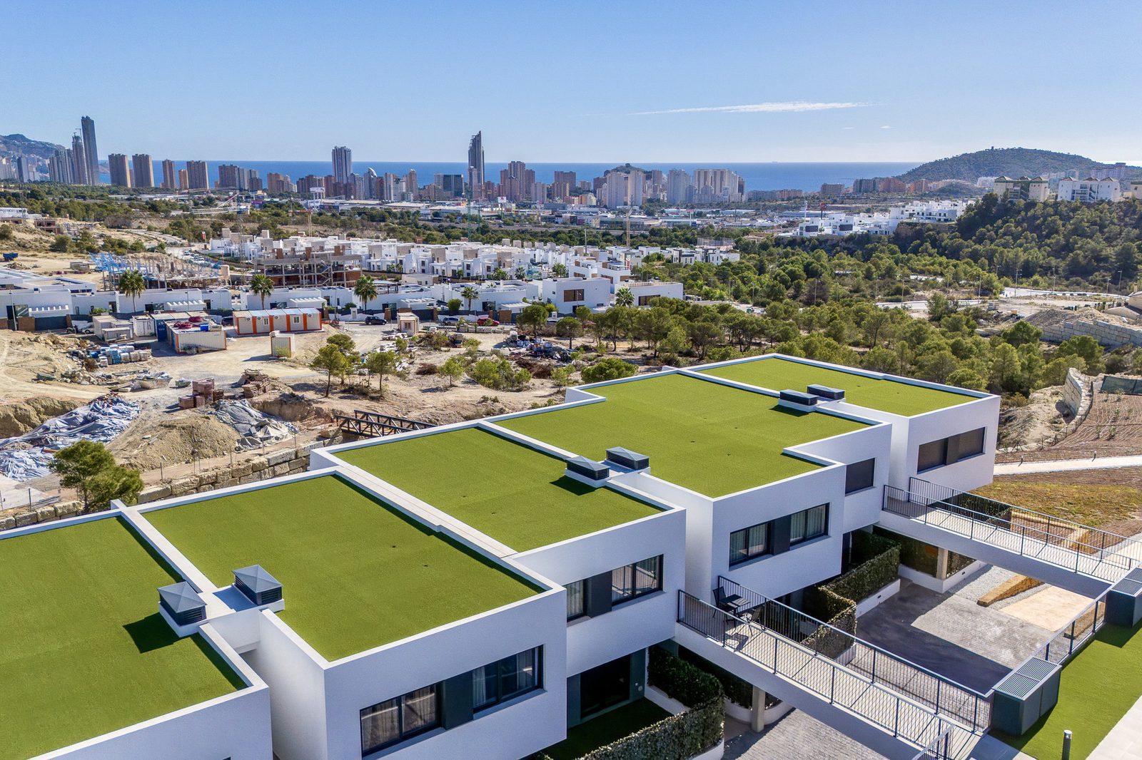 Panoramic sea and city views from a 2-bedroom apartment in Balcón De Finestrat - The Estates