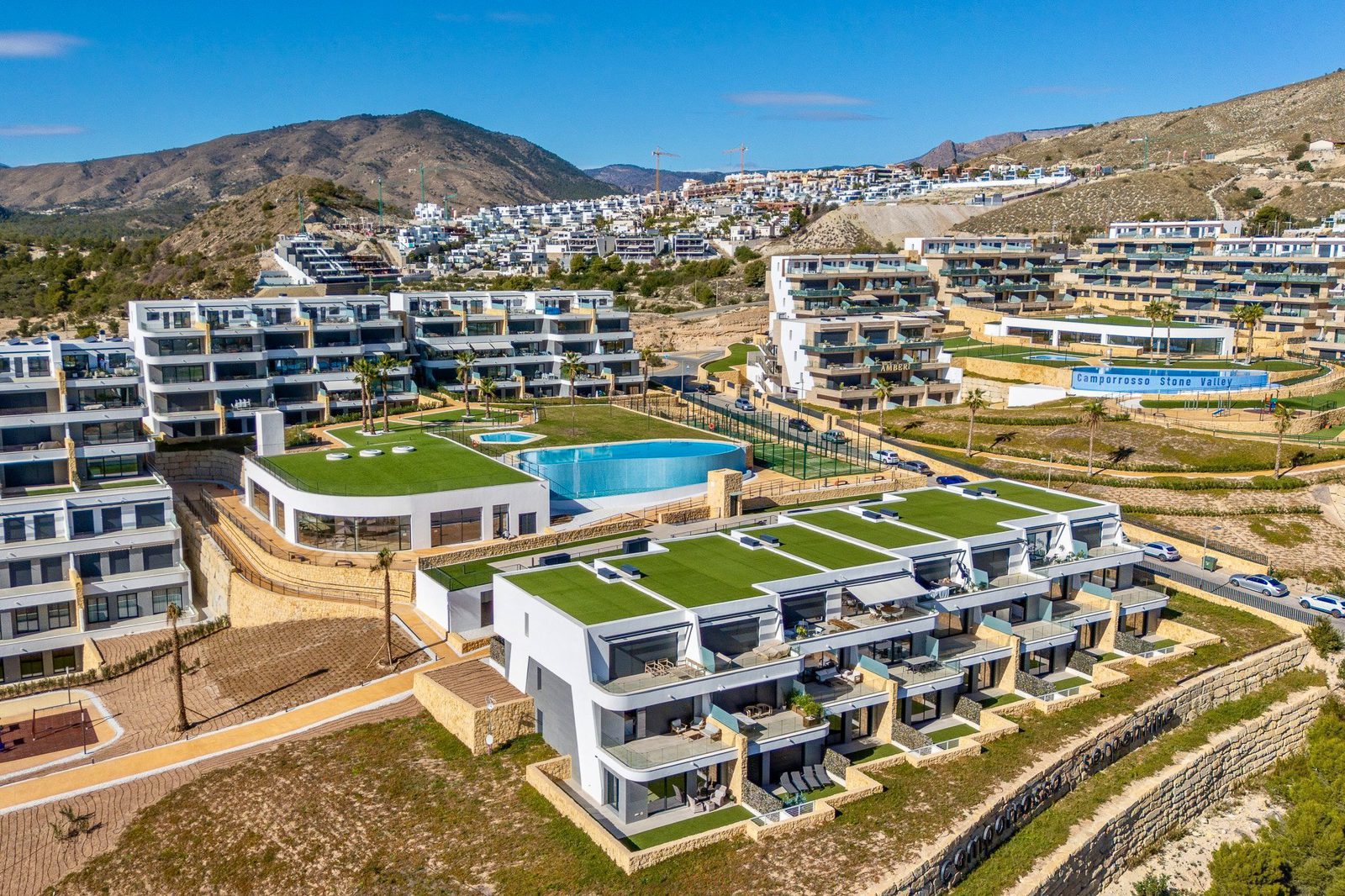 Panoramic sea and city views from a 2-bedroom apartment in Balcón De Finestrat - The Estates