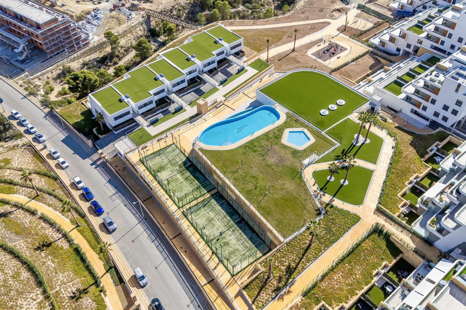 Aerial view of the complex and pool area of a 2-bedroom apartment in Finestrat - The Estates