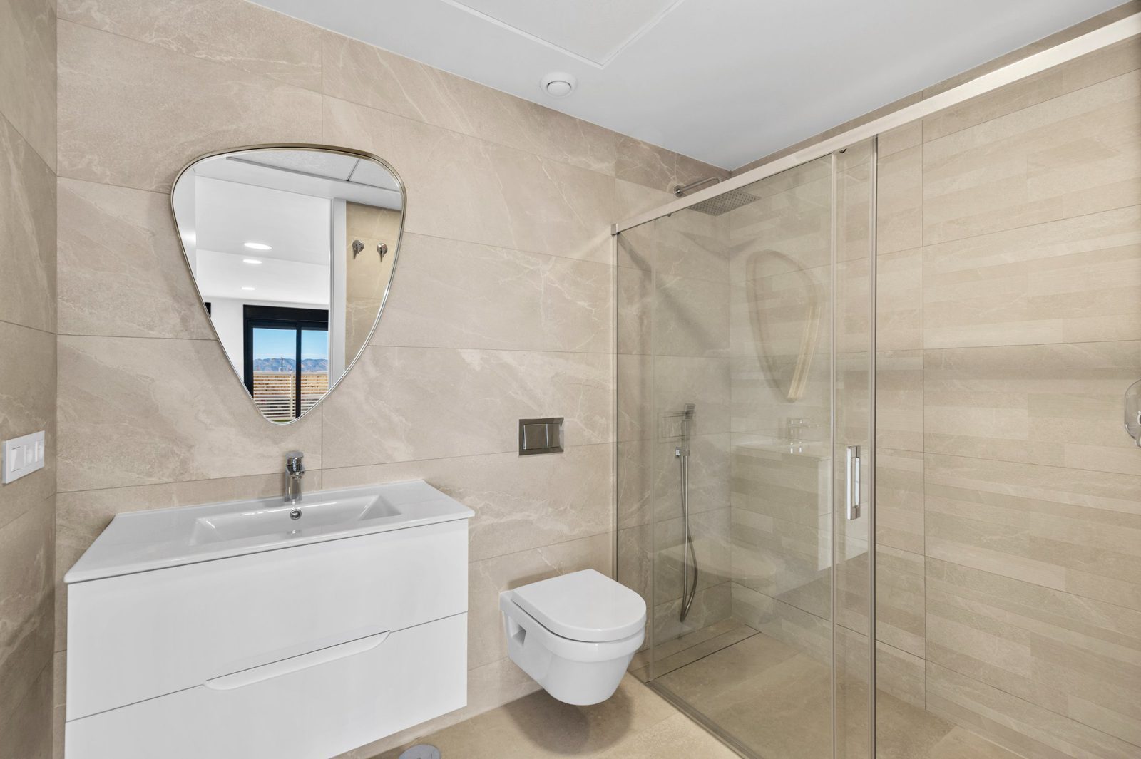 Modern bathroom with shower in a 2-bedroom apartment in Finestrat - The Estates
