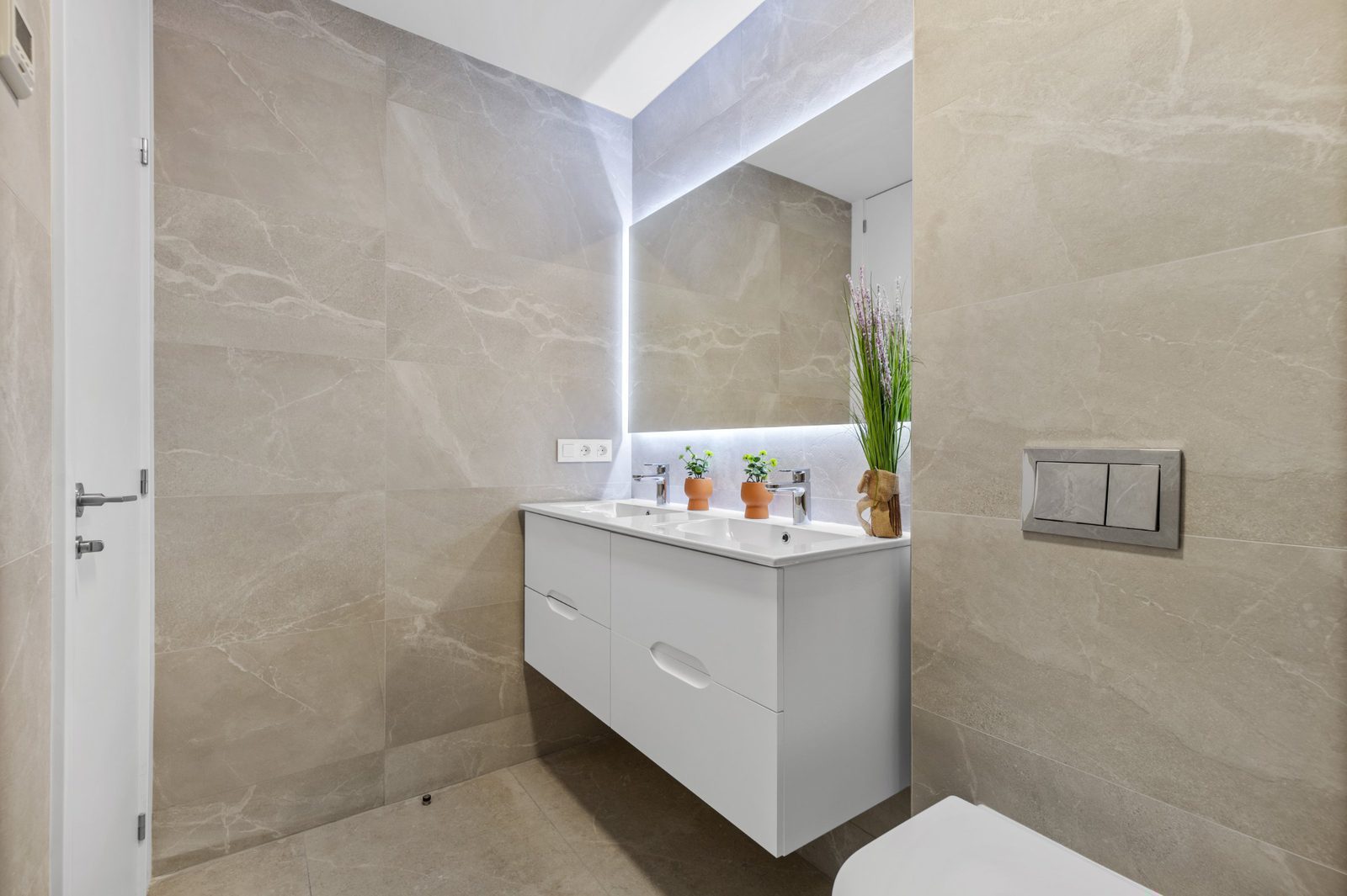 Modern bathroom interior of a 2-bedroom apartment in Finestrat - The Estates