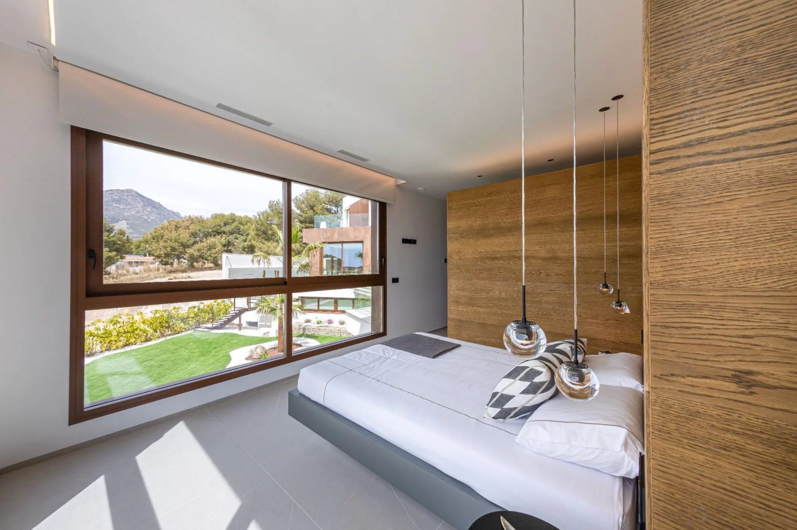 Stylish bedroom with sea views in a 4-bedroom villa in Benidorm - The Estates
