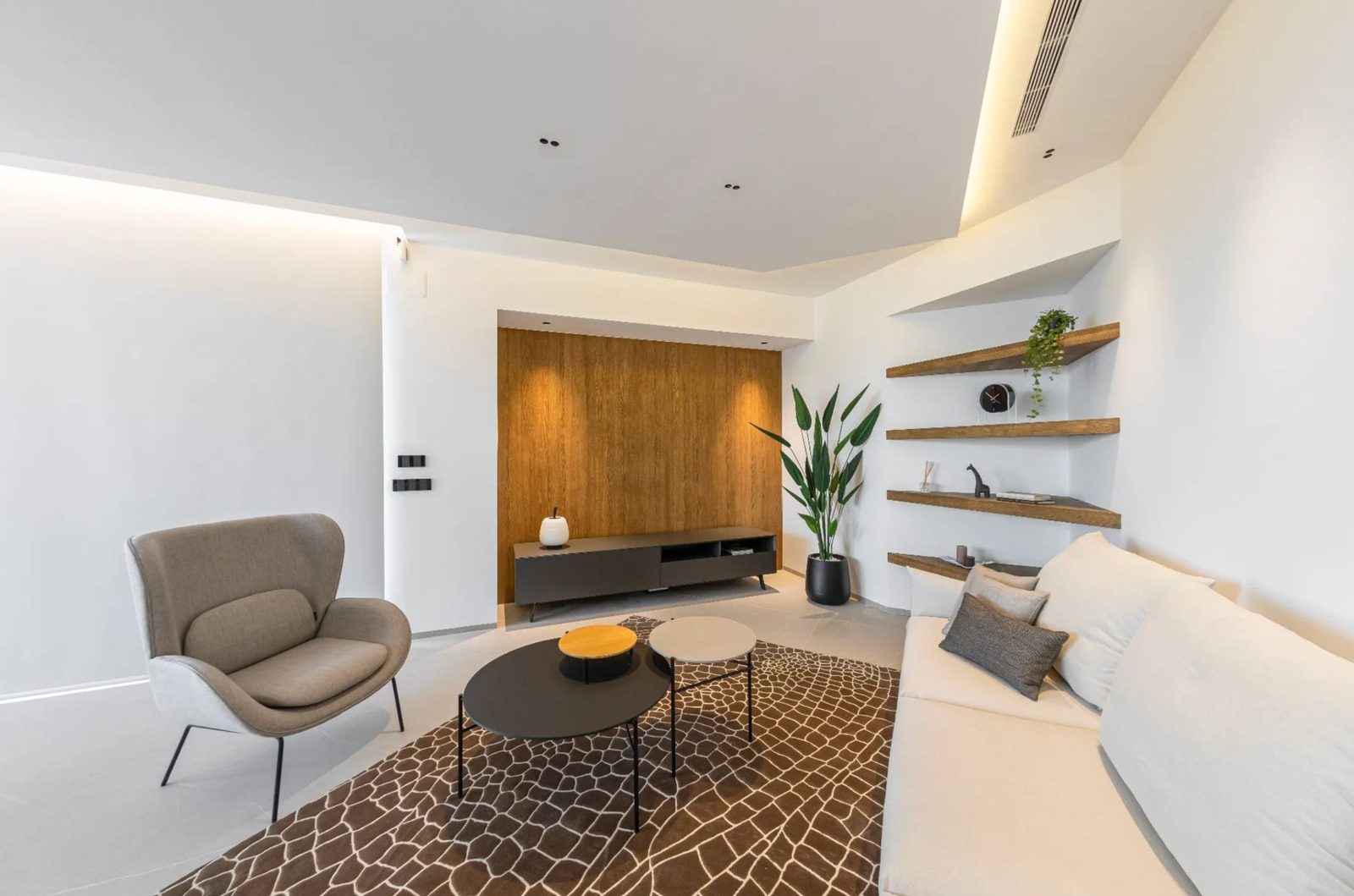 Stylish living room of a 4-bedroom villa in Benidorm - The Estates