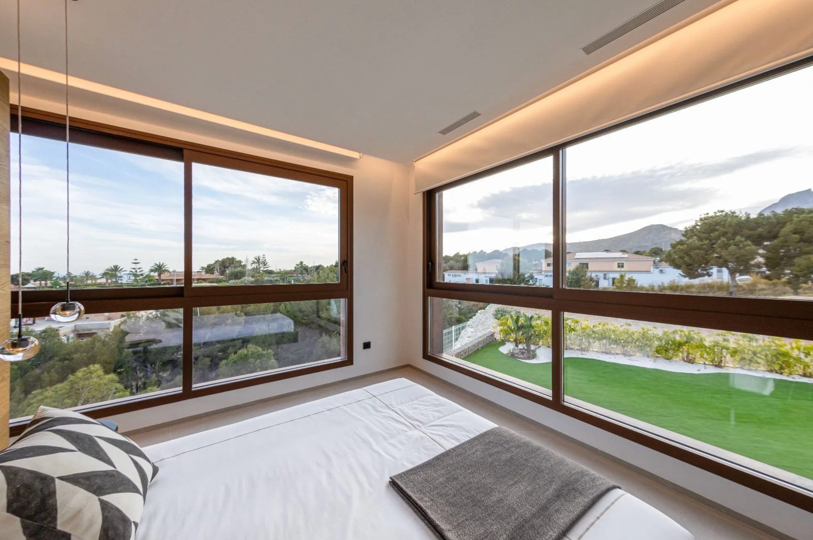 A bright bedroom with expansive sea views in a 4-bedroom villa in Benidorm - The Estates