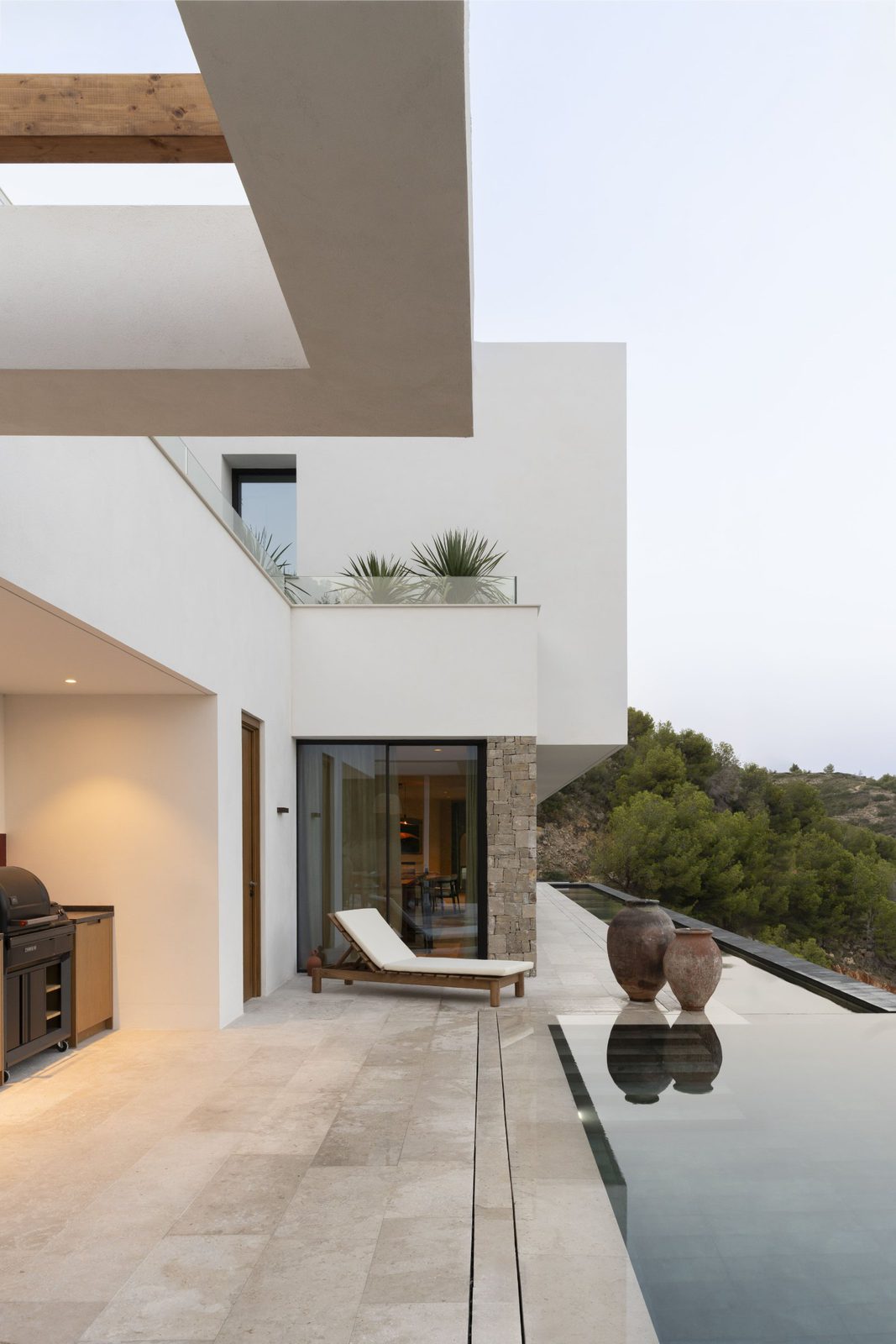 Exterior view of a 5-bedroom villa in Javea with a pool and terrace - The Estates