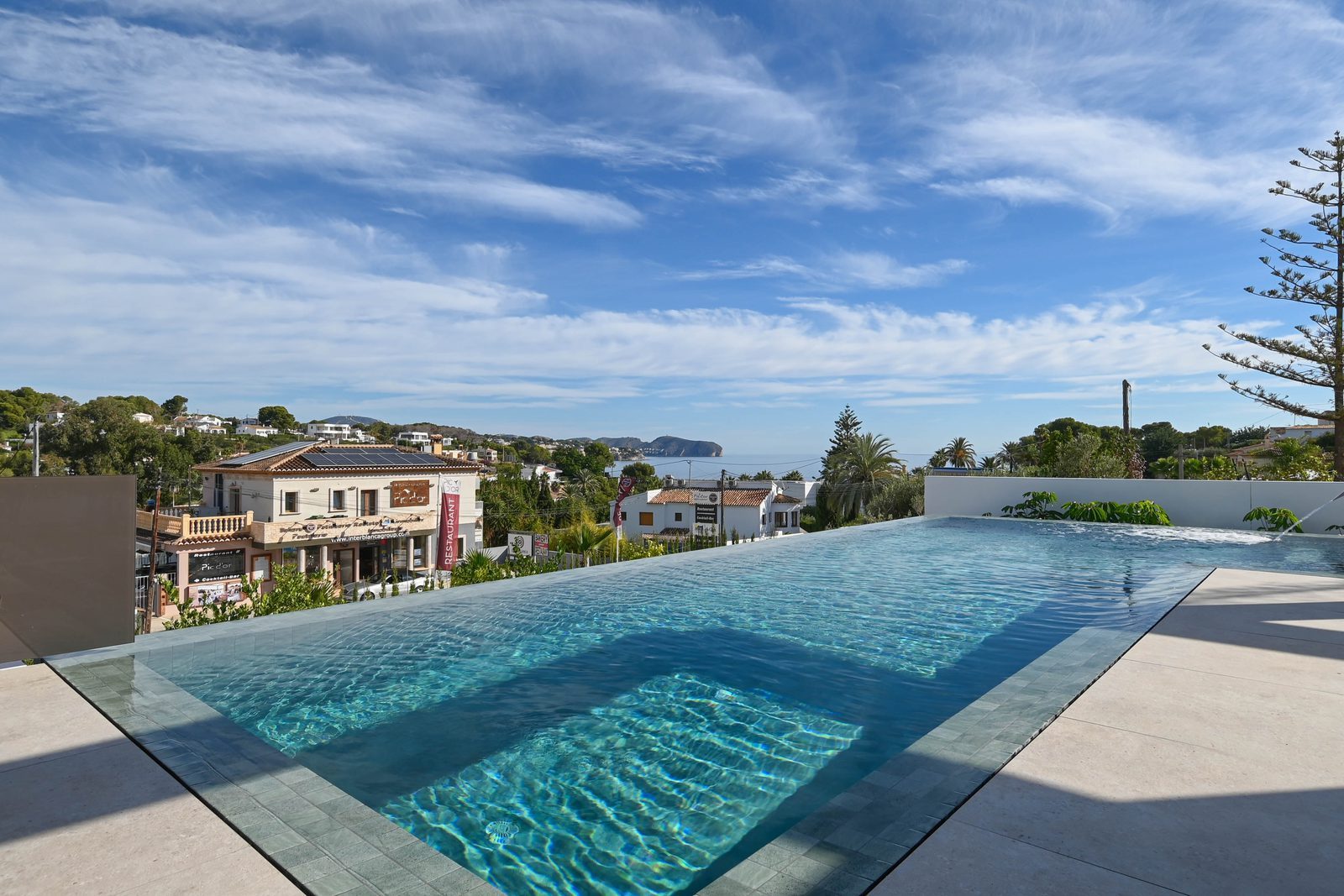 Infinity pool with sea views at a 4-bedroom villa in Benissa - The Estates