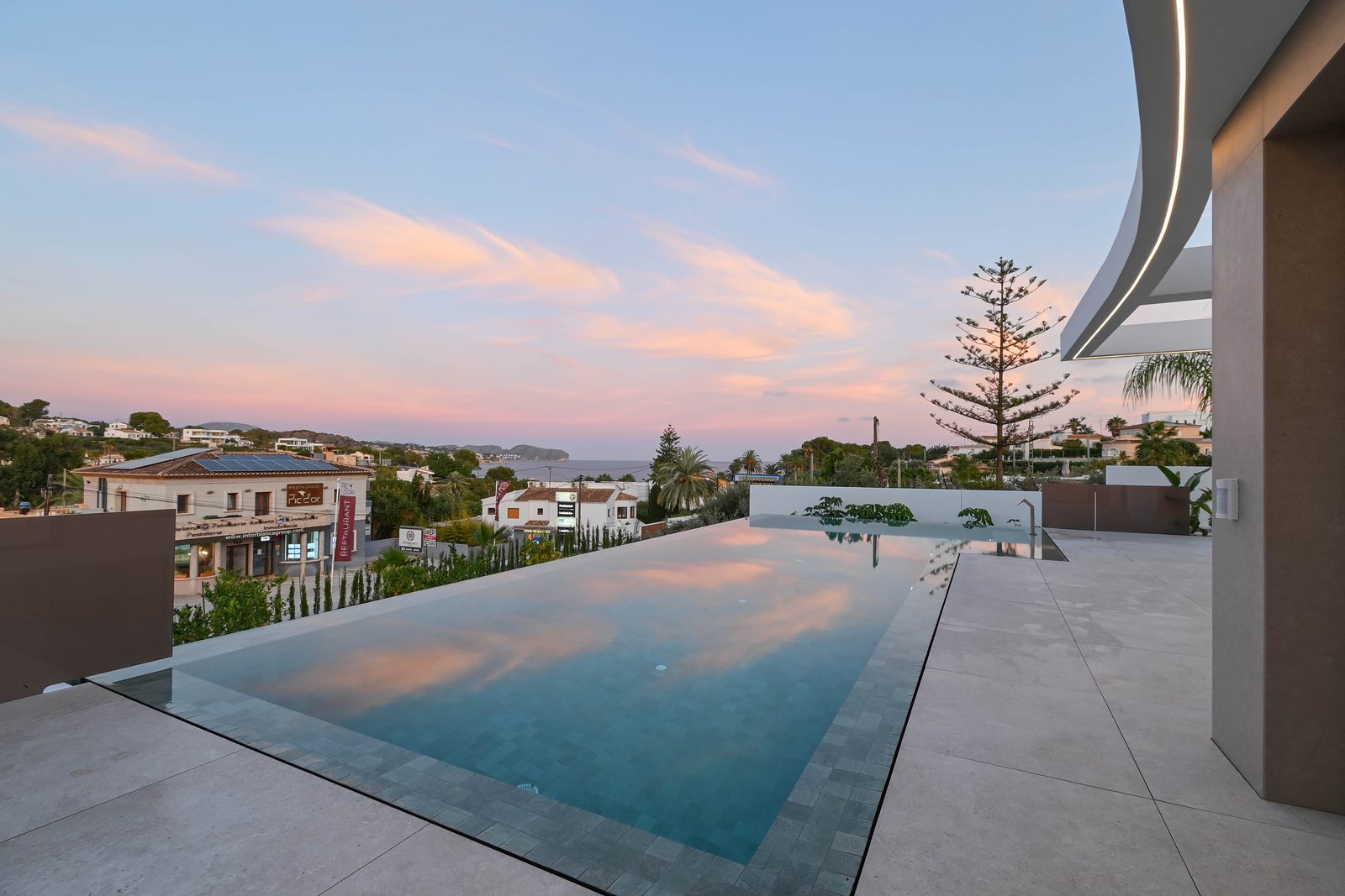 Infinity pool and sea views at sunset from the terrace of a 4