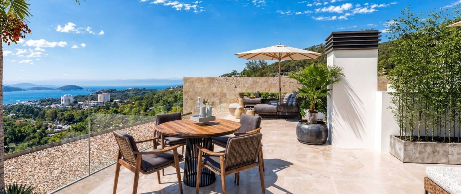 Rooftop terrace with outdoor dining and sea views of a 2-bedroom apartment in Calvia - The Estates