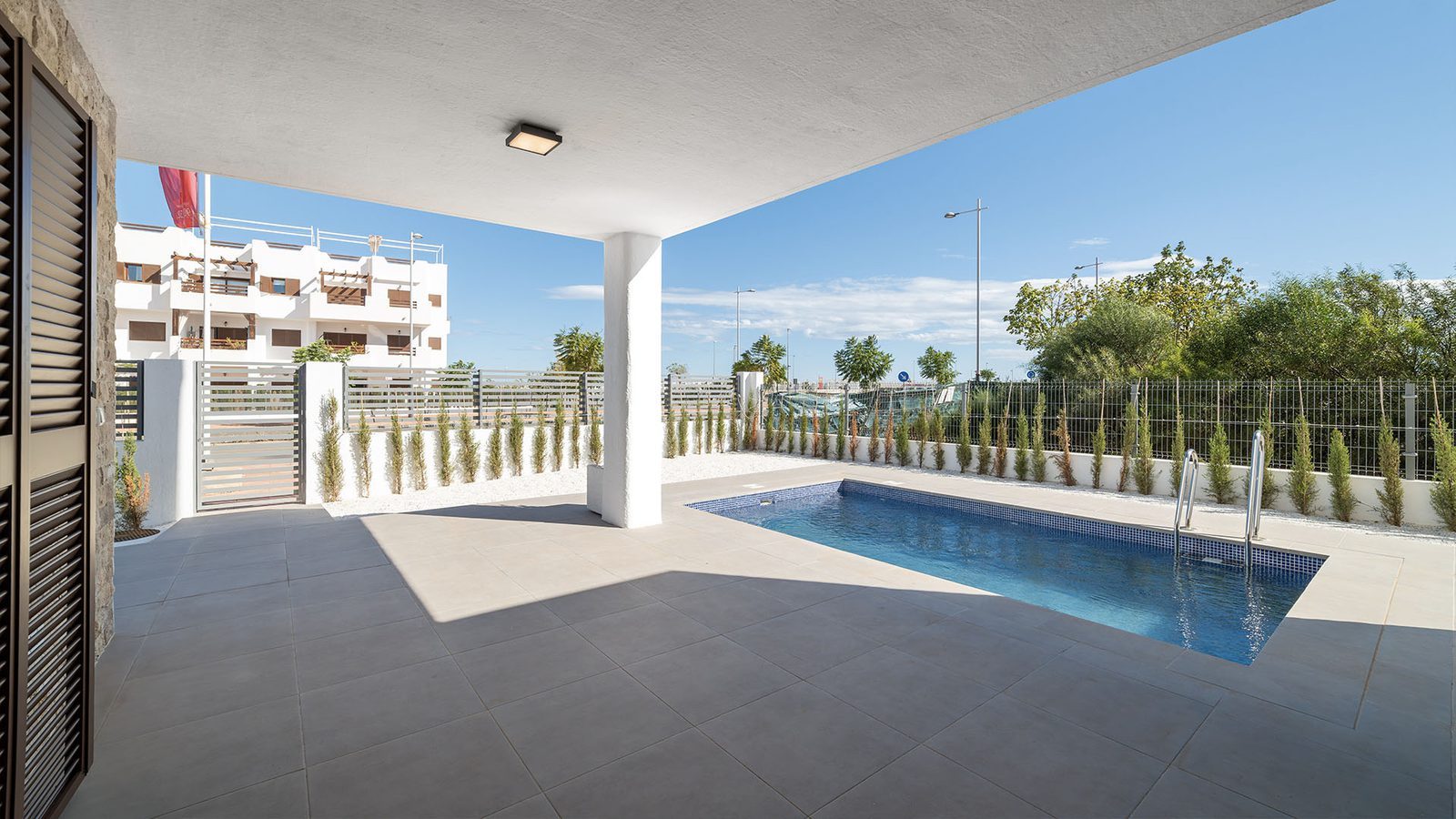 Covered terrace and private swimming pool of a 3-bedroom semi-detached in Pulpí - The Estates