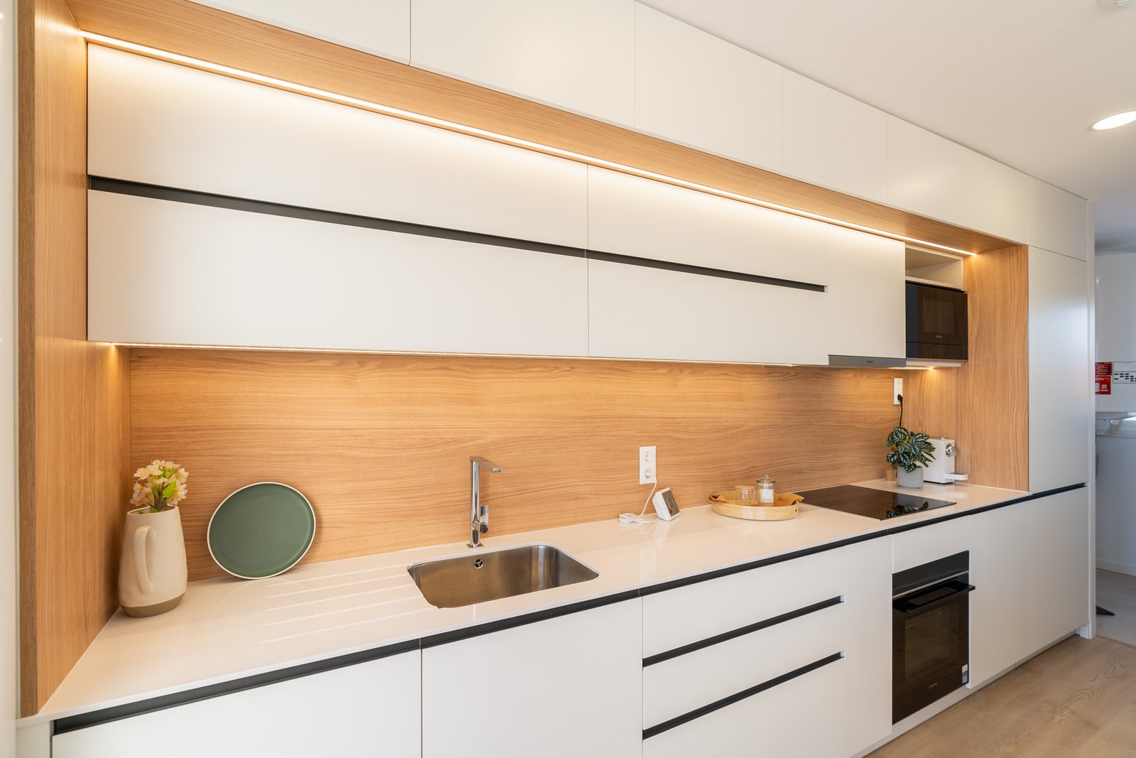 Modern kitchen with wood accents in a 4-bedroom townhouse in La Nucía - The Estates