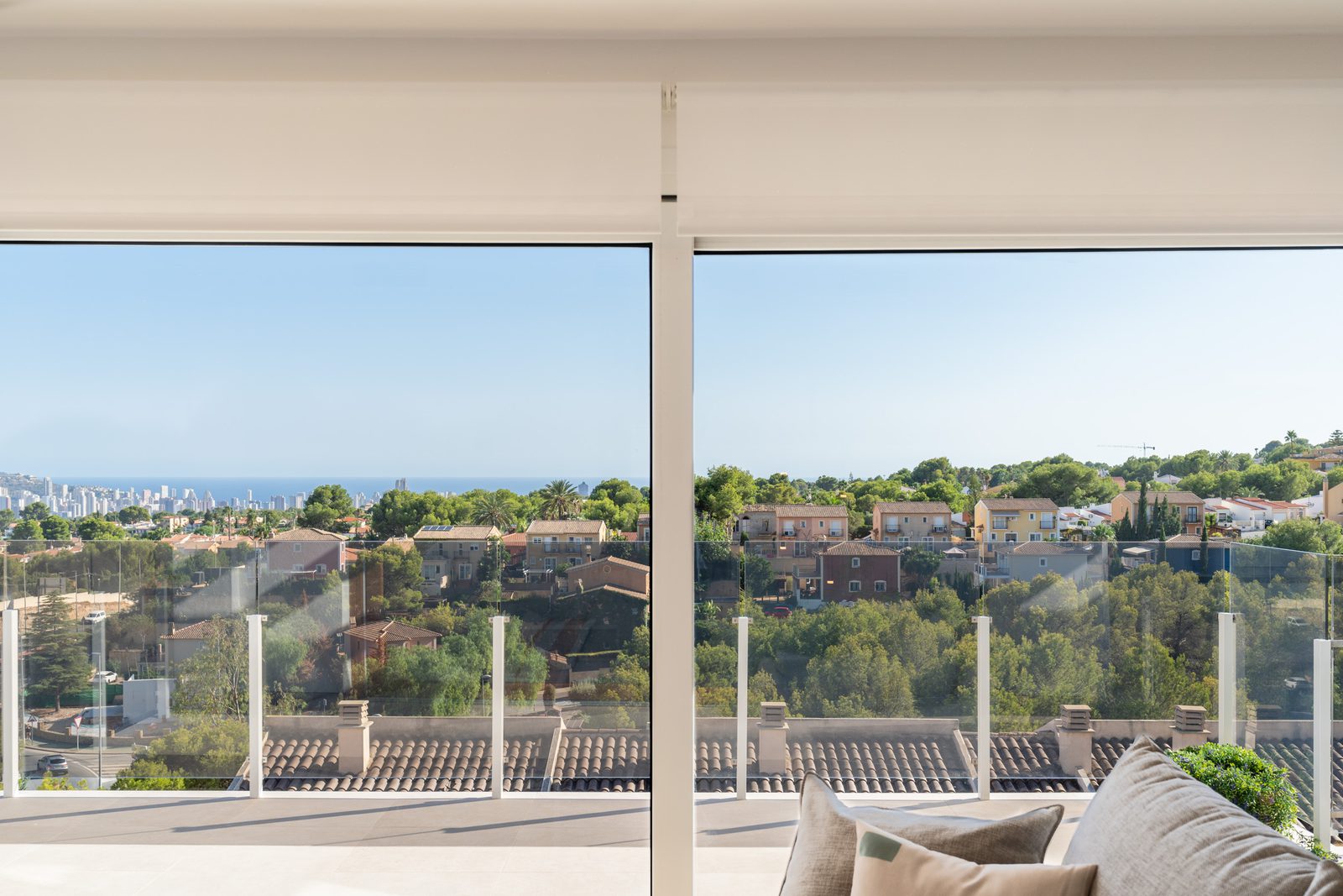 Stunning sea and city views from a 4-bedroom townhouse in La Nucía - The Estates