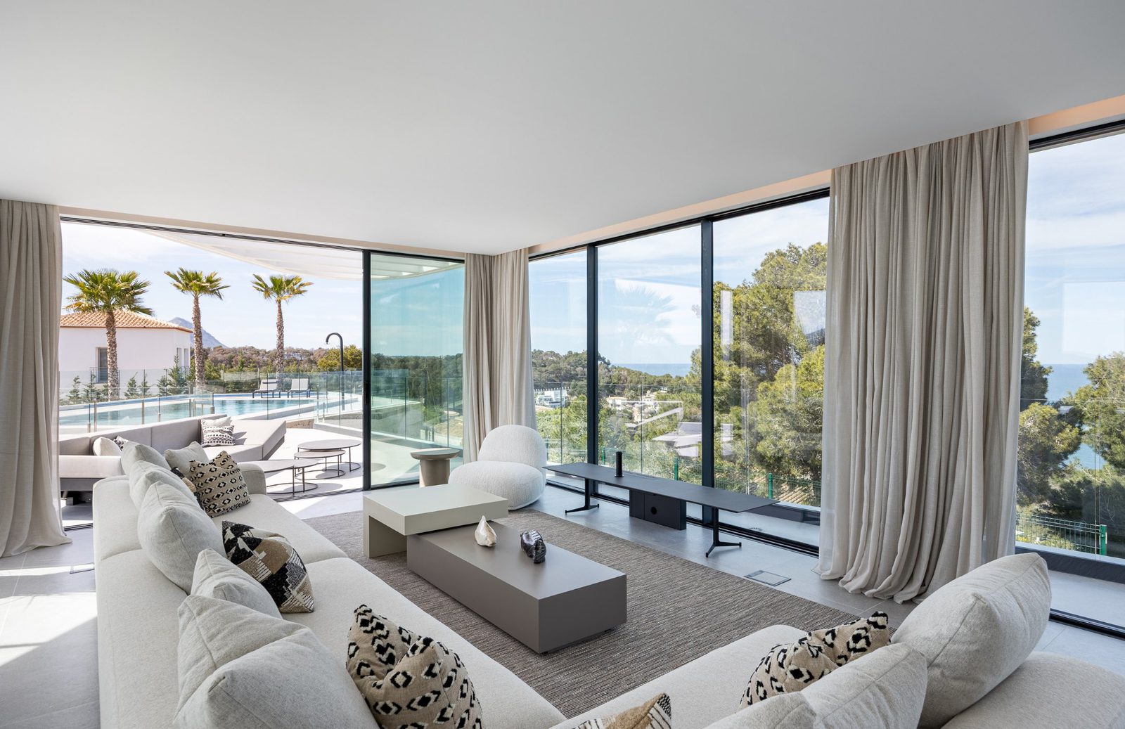 Stylish living room with panoramic sea views of a 5-bedroom villa in Portixol - The Estates