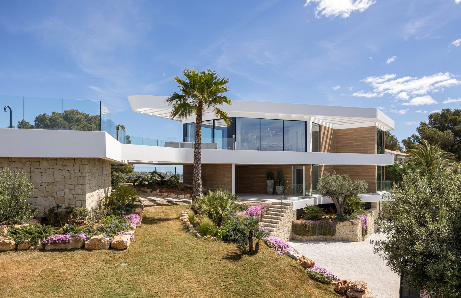 Modern villa with panoramic sea views and lush landscaping in Portixol - The Estates