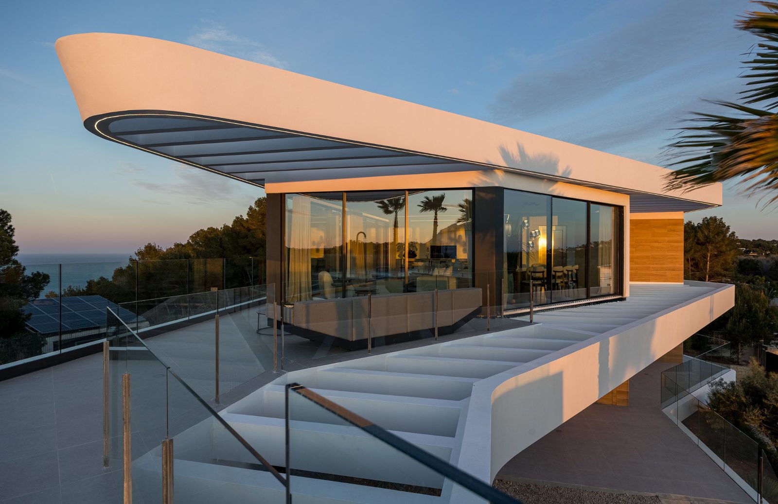 Modern architecture and sea views of a 5-bedroom villa in Portixol - The Estates