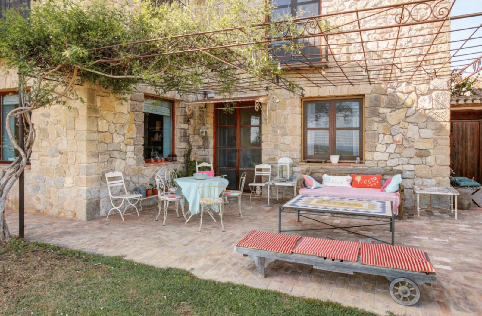 Charming outdoor dining area on a stone finca with sea and countryside views in Moraira - The Estates