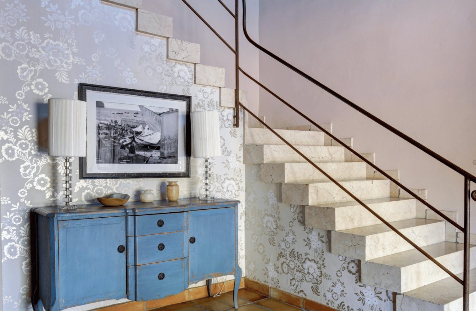 Stylish interior hallway with staircase and decorative furniture in a 4-bedroom finca in Moraira - The Estates